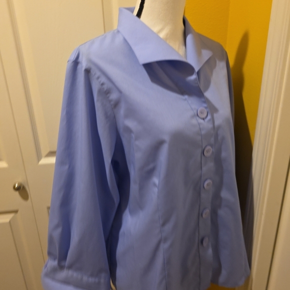 FOXCROFT BLUE BUTTON UP SHIRT, SIZE 18 - Picture 10 of 12